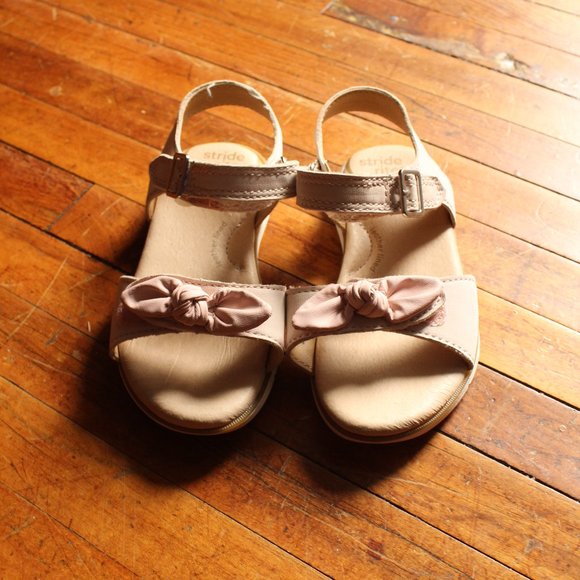 - Stride Rite Size 9M Toddler Girls Sandal Leather - Picture 1 of 3